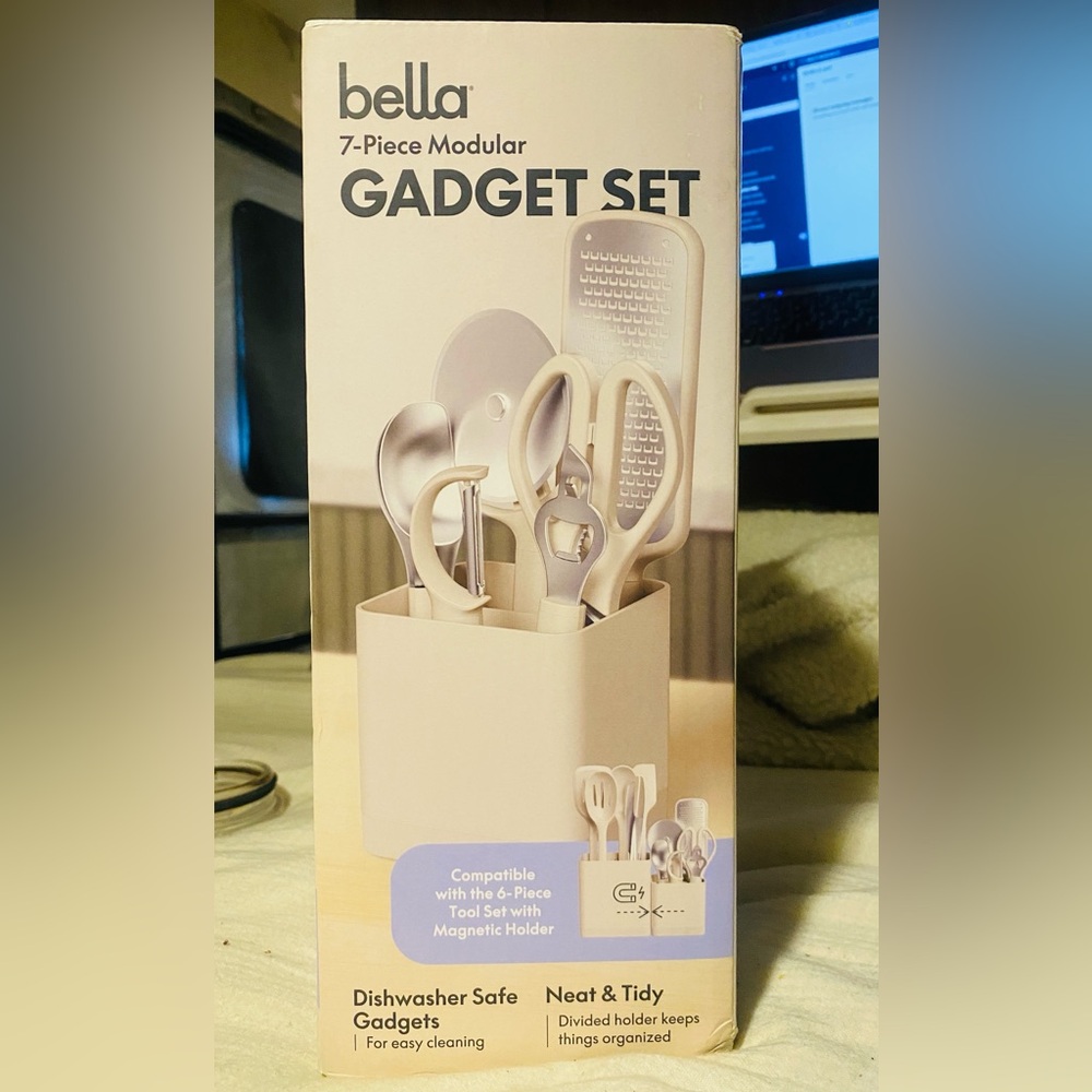 BELLA 7pc modular kitchen set gadget pizza cutter scoop peeler NEW utensils